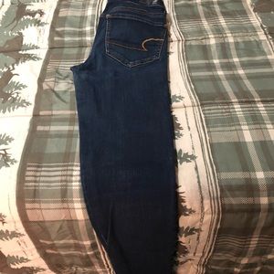 Size 2 regular AE dark jegging jeans. Good condition.